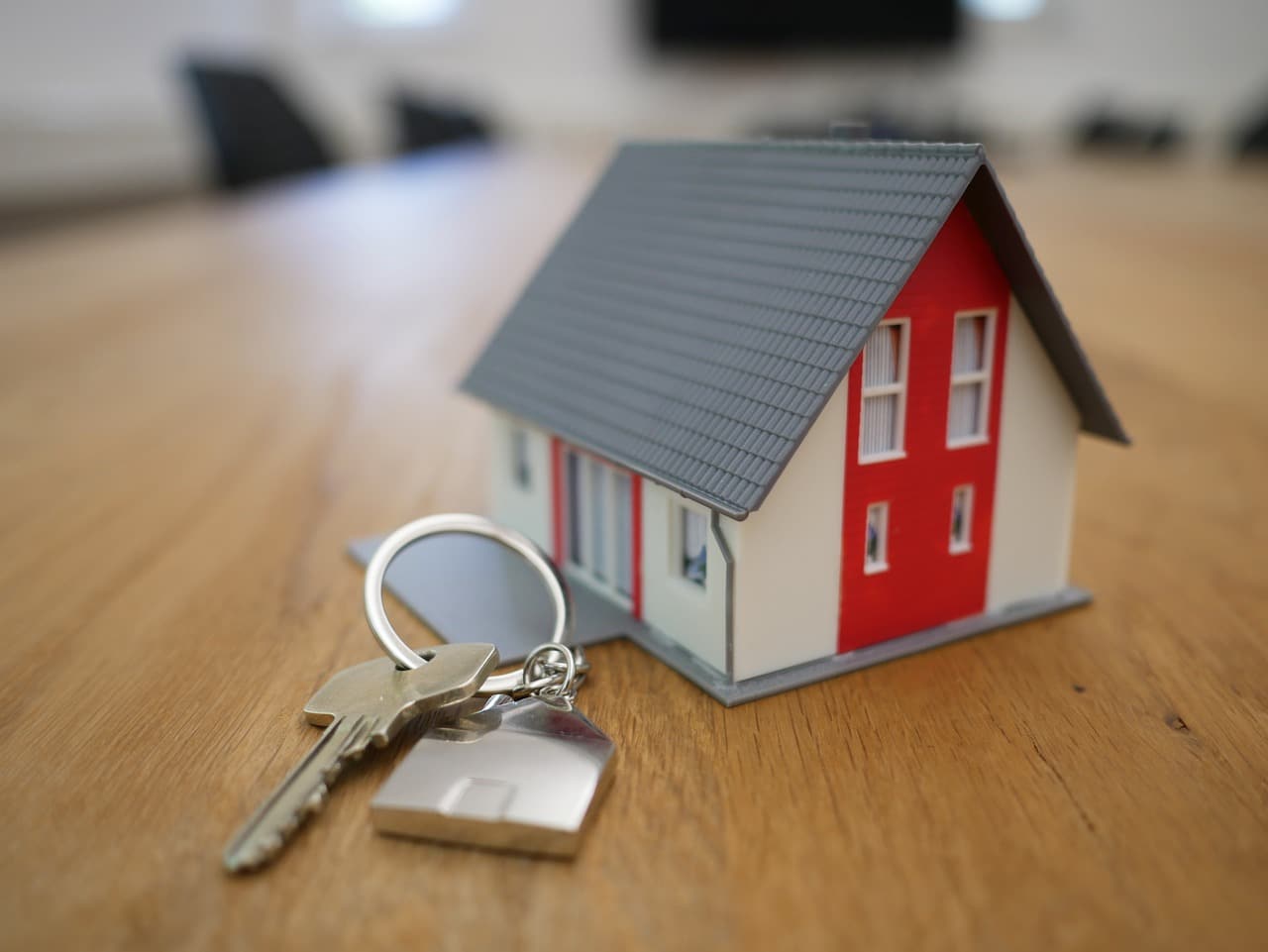 Uitspraak: Naleving van notariële zorgplicht bij woningverkoop tijdens faillissement
